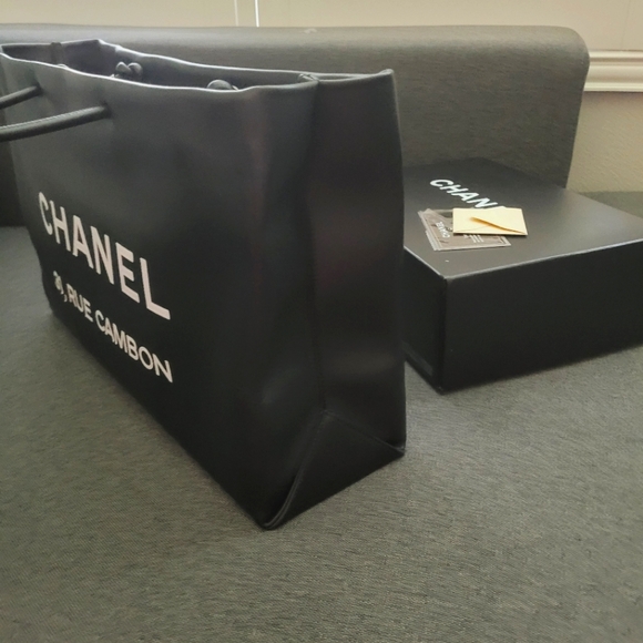 Chanel Calfskin Shopping Bag Black & White XX Large - Picture 2 of 7